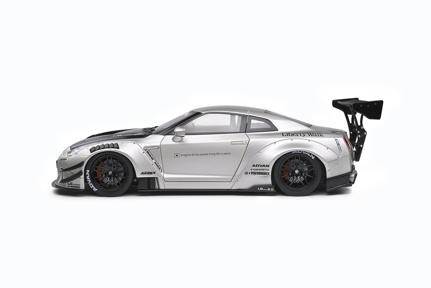 Macheta auto Nissan GT-R (R35) W/ Liberty Walk Body Kit 2.0  (2020) 1:18 Solido