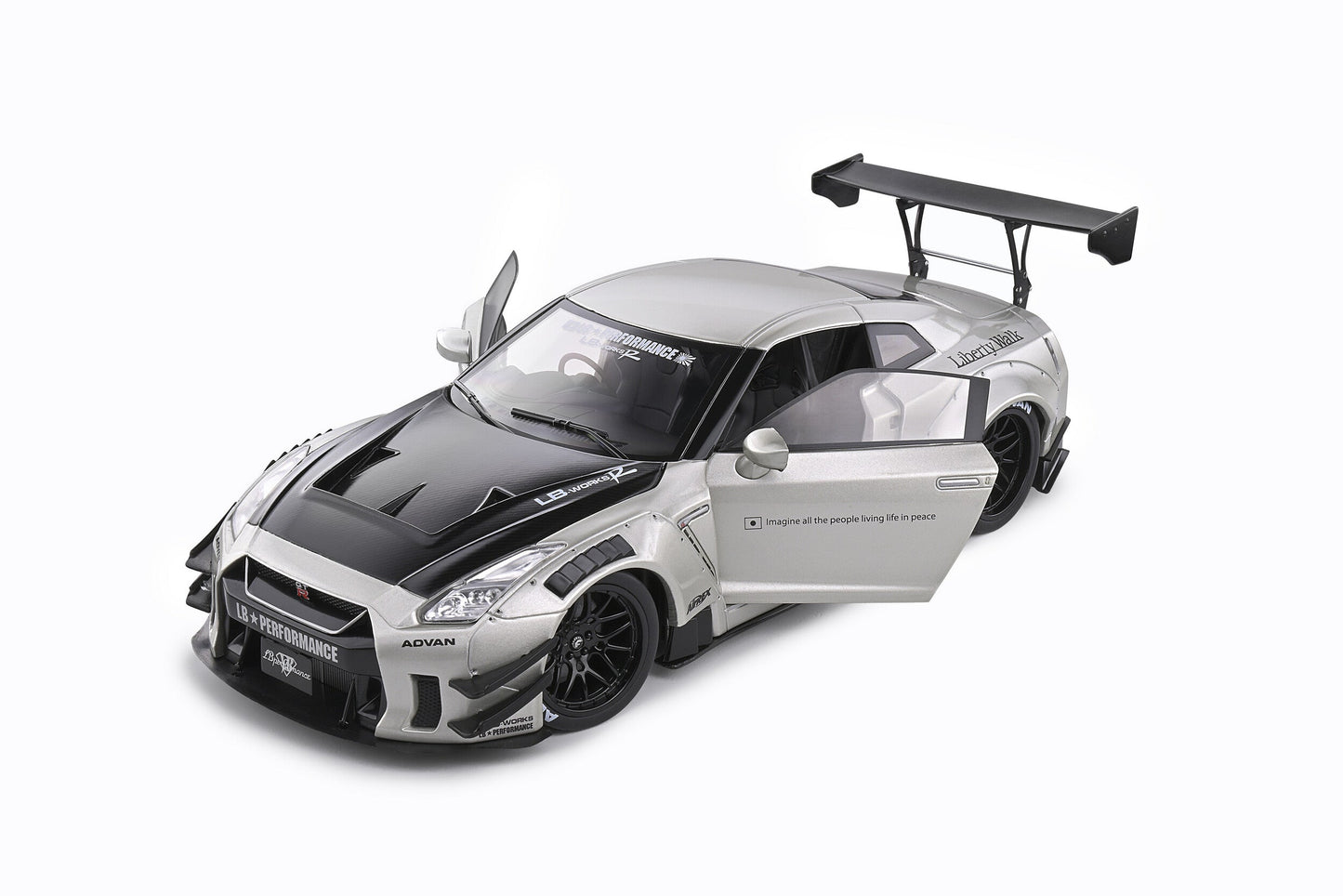 Macheta auto Nissan GT-R (R35) W/ Liberty Walk Body Kit 2.0  (2020) 1:18 Solido