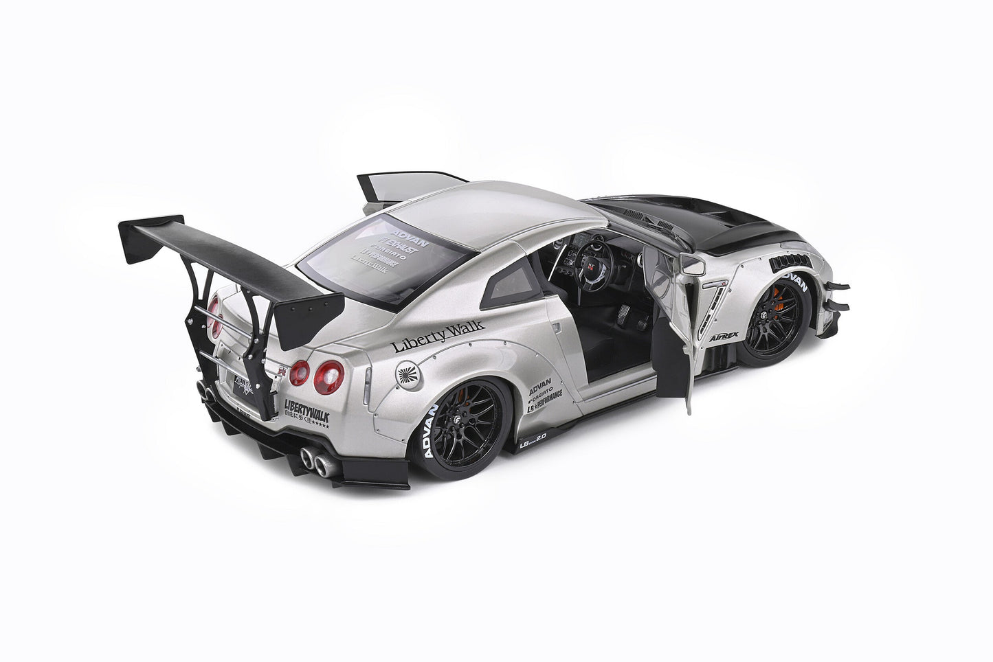 Macheta auto Nissan GT-R (R35) W/ Liberty Walk Body Kit 2.0  (2020) 1:18 Solido