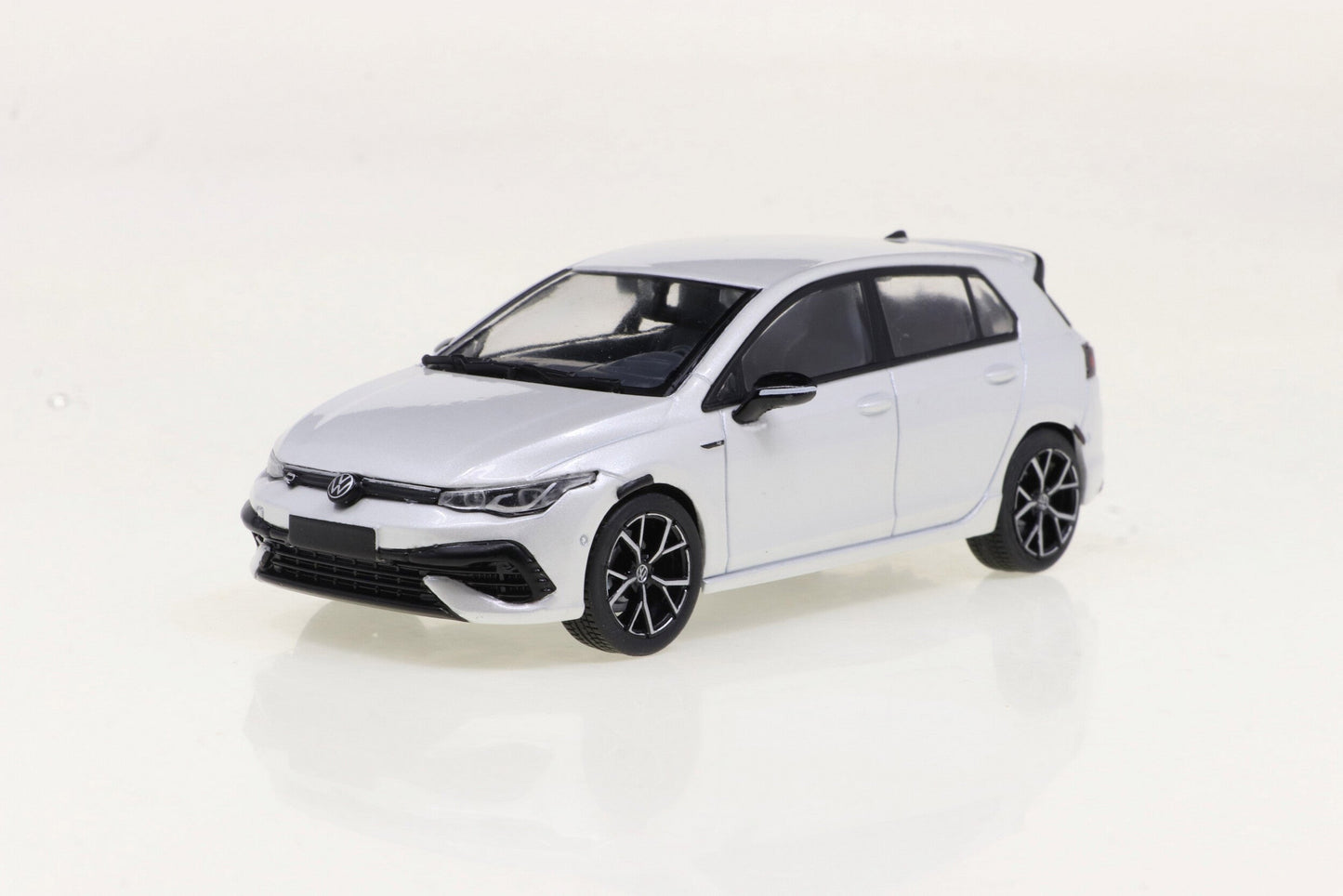 Macheta auto Volkswagen Golf 8 R (2021) 1:43 Solido