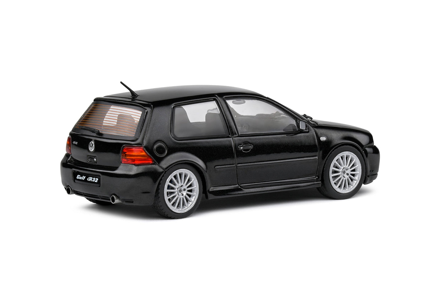 Macheta auto Volkswagen Golf IV R32 (2003) 1:43 Solido